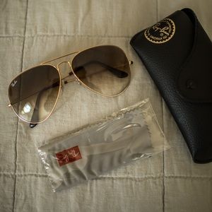 Ray-Ban Rb3025 Classic Gradient Aviator Sunglasses